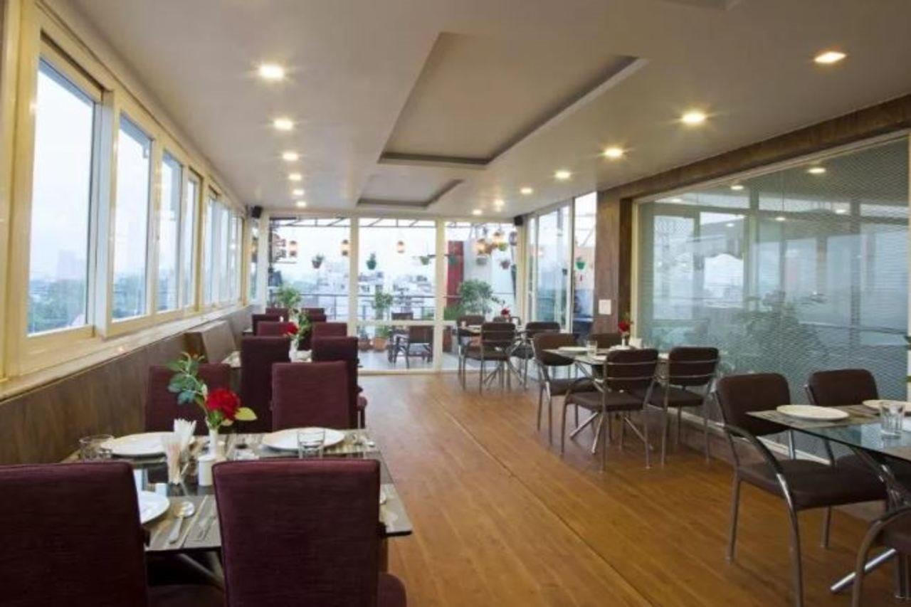 特里鲁姆斯帕尔姆迪奥酒店 新德里 外观 照片